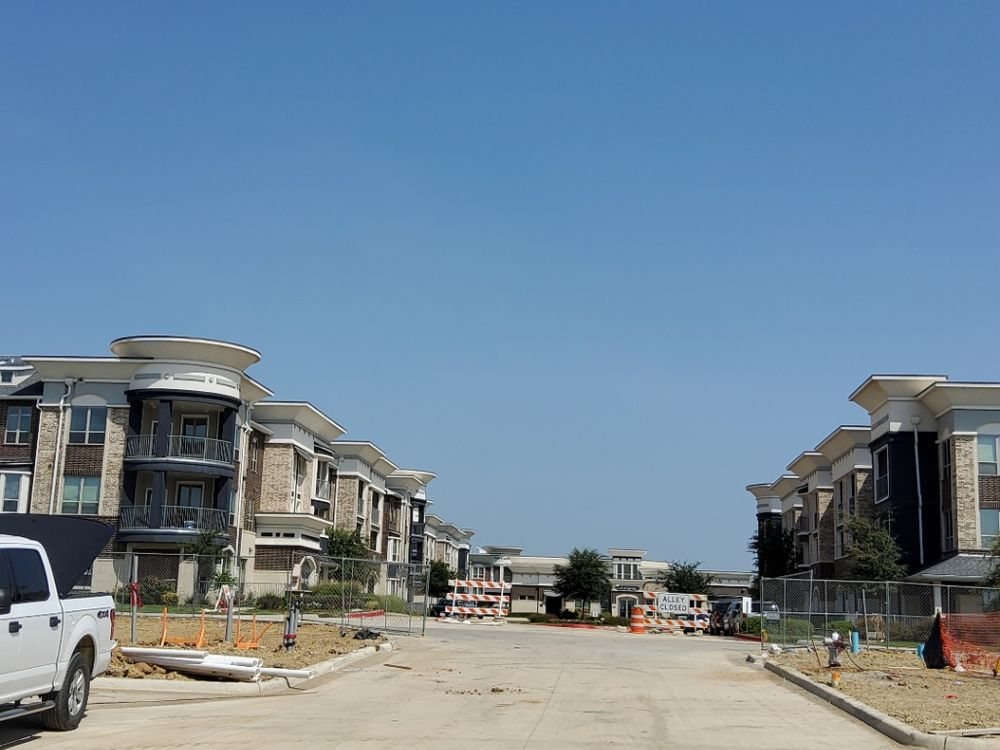 Perimeter fencing around a Mansfield multifamily construction site